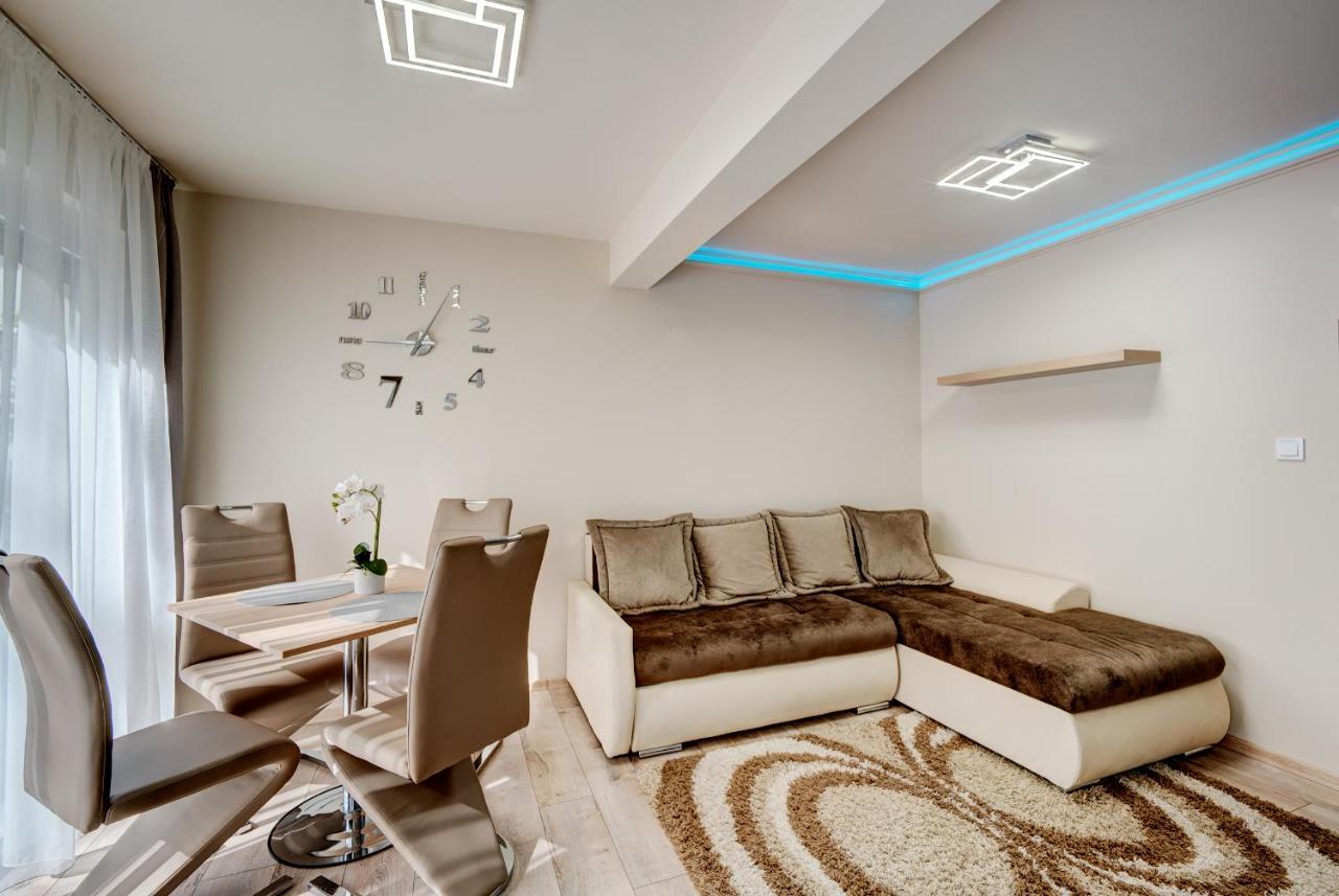 Hajnal Apartman Apartment Szeged Ngoại thất bức ảnh