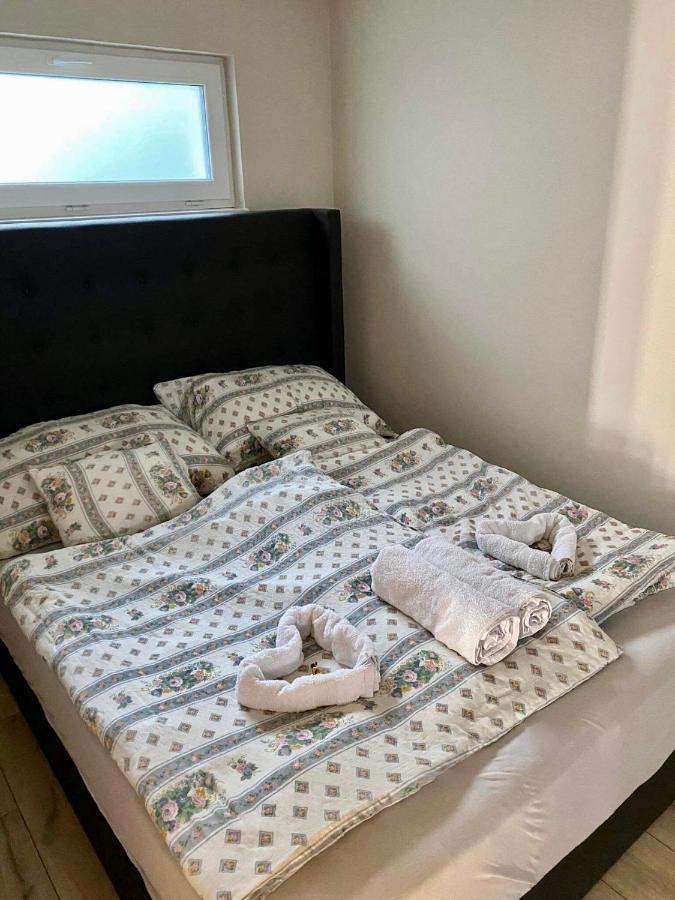Hajnal Apartman Apartment Szeged Ngoại thất bức ảnh