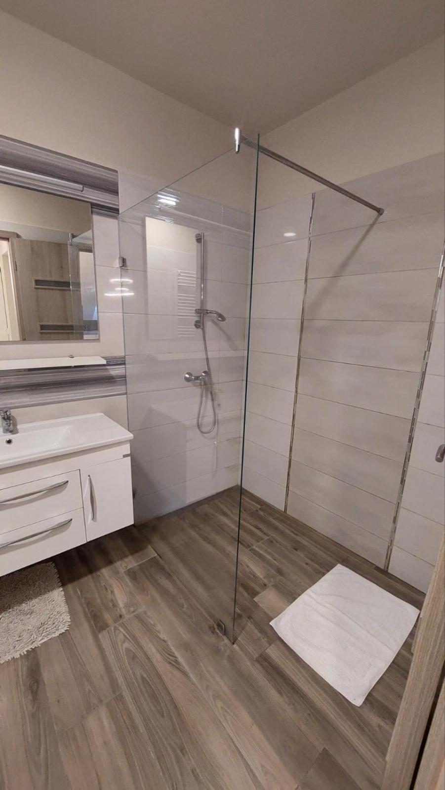 Hajnal Apartman Apartment Szeged Ngoại thất bức ảnh