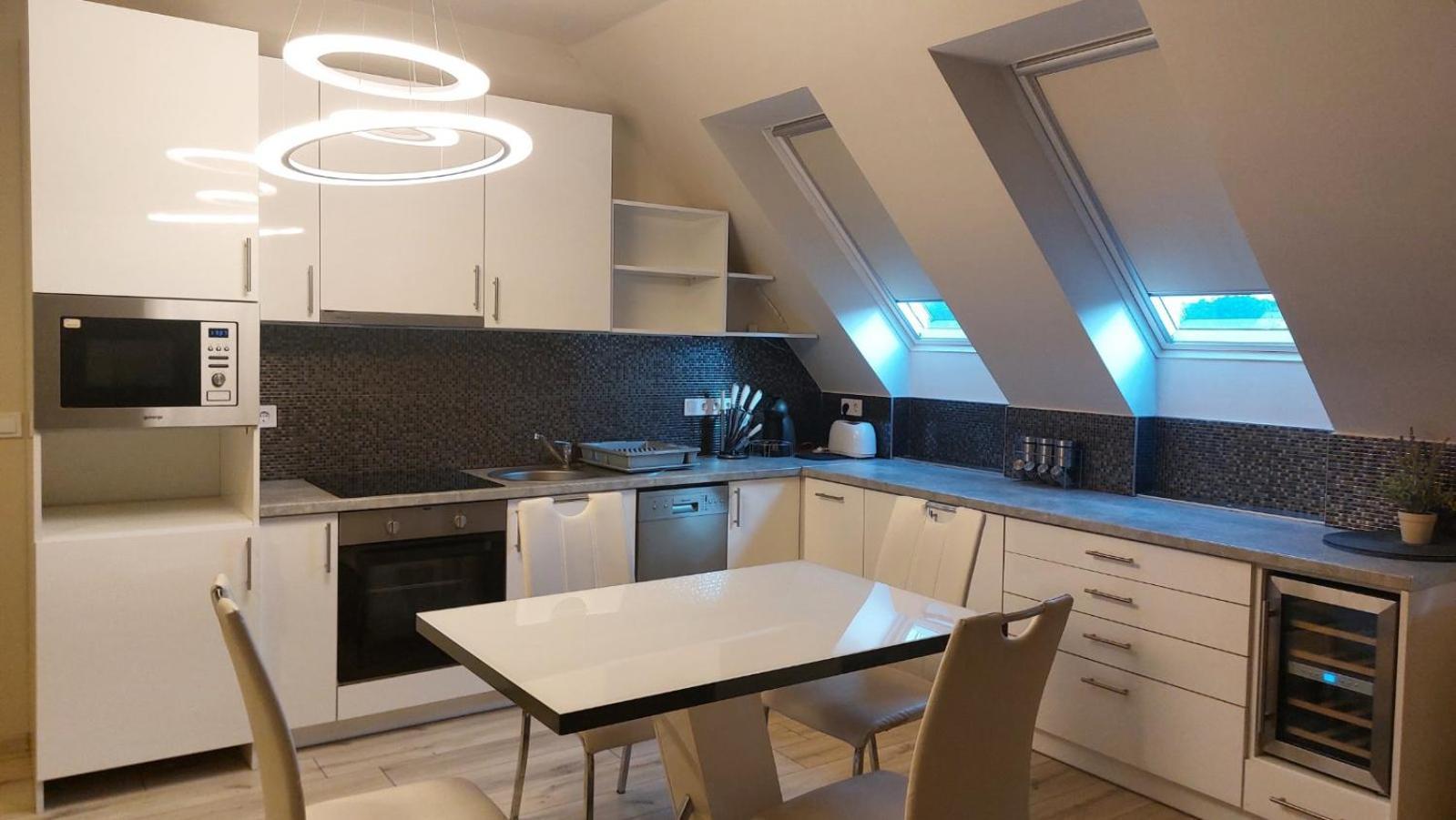 Hajnal Apartman Apartment Szeged Ngoại thất bức ảnh