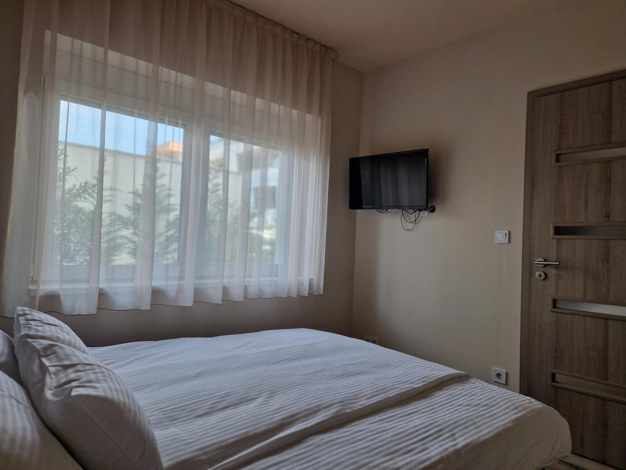Hajnal Apartman Apartment Szeged Phòng bức ảnh